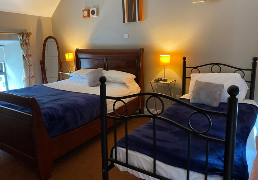 Double and single bed at Shines Guesthouse.